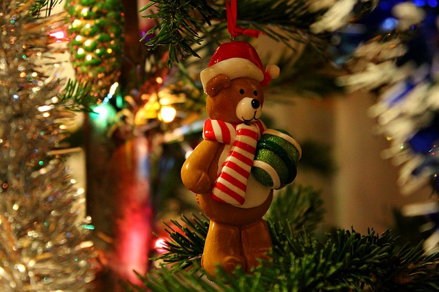 christmas-background-3870662_640 Christmas ornament on tree
