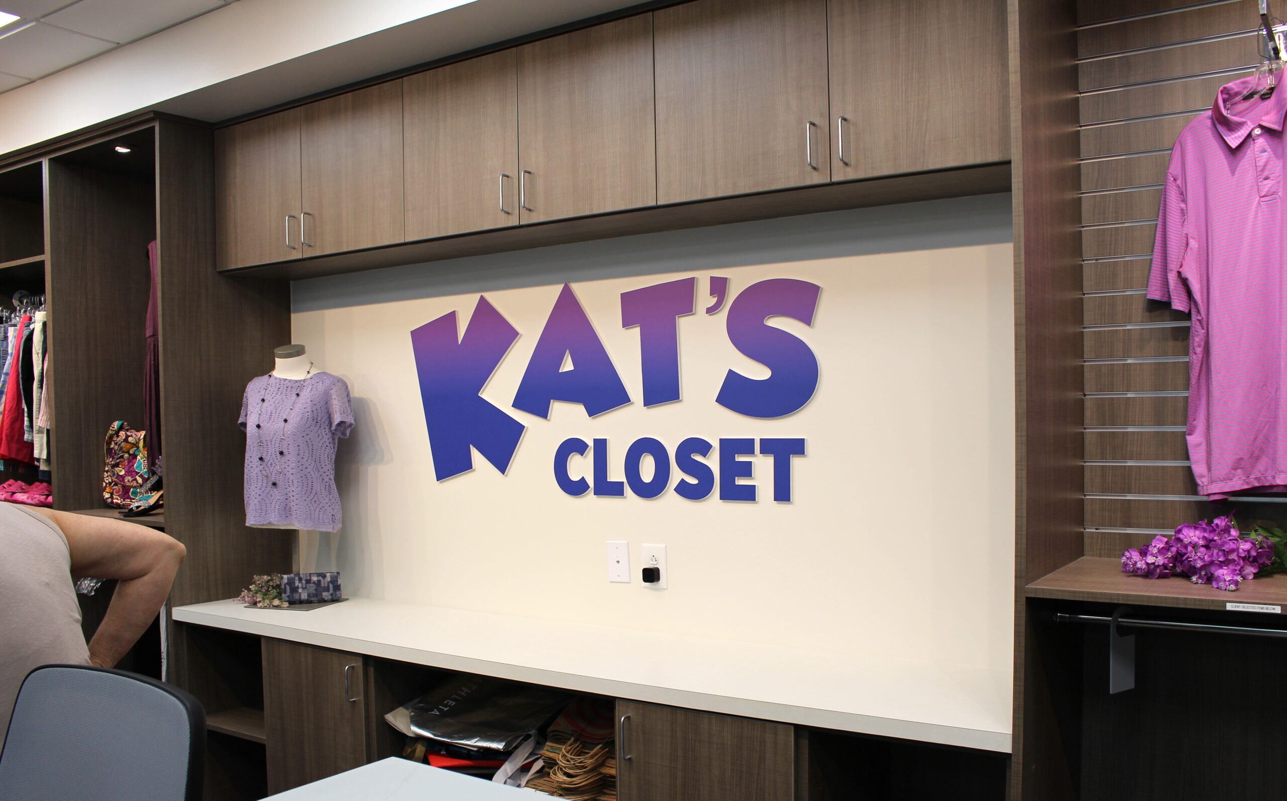 kats closet sign